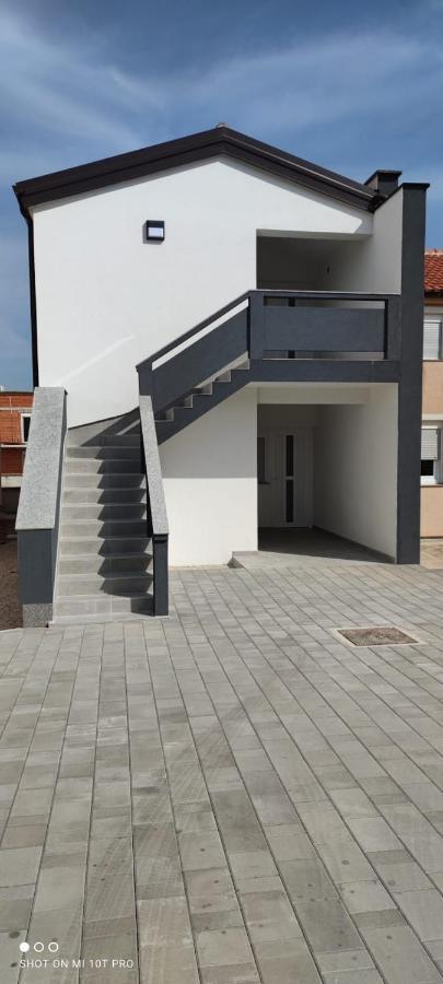 Apartments Alen Vir Buitenkant foto